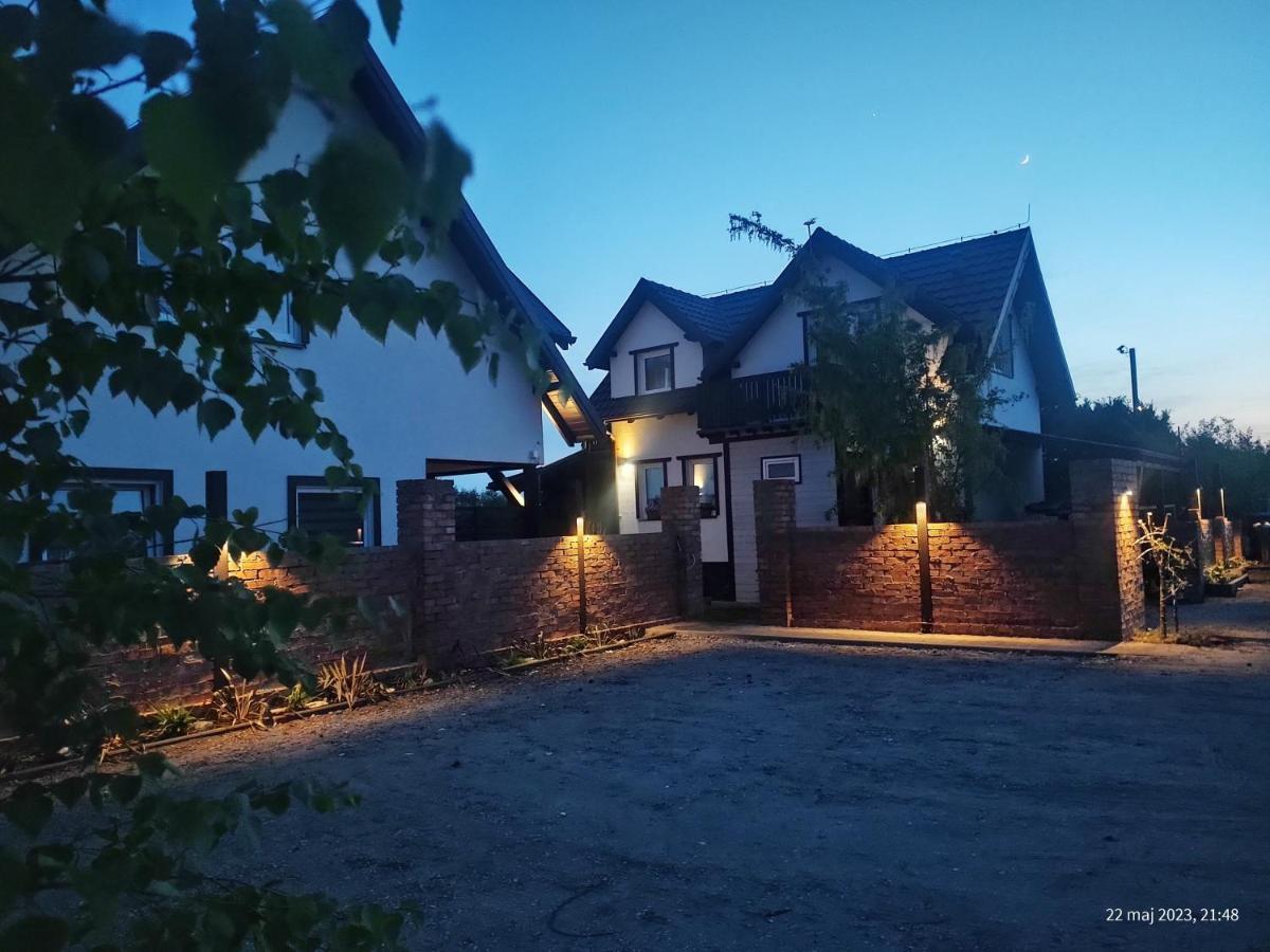 Domek Parterowy Apartamentowy Ostoja 레왈 외부 사진
